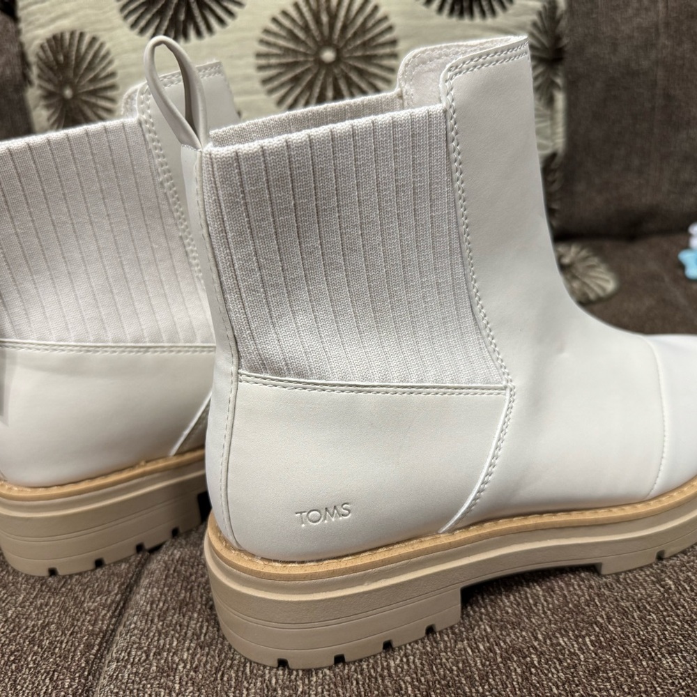 TOMS Women's White Ankle Booties